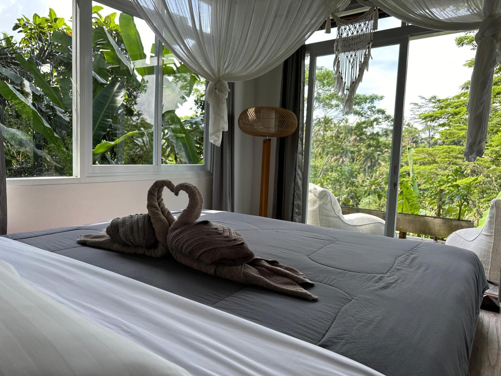 Tirta Asri Ubud Villa Room photo